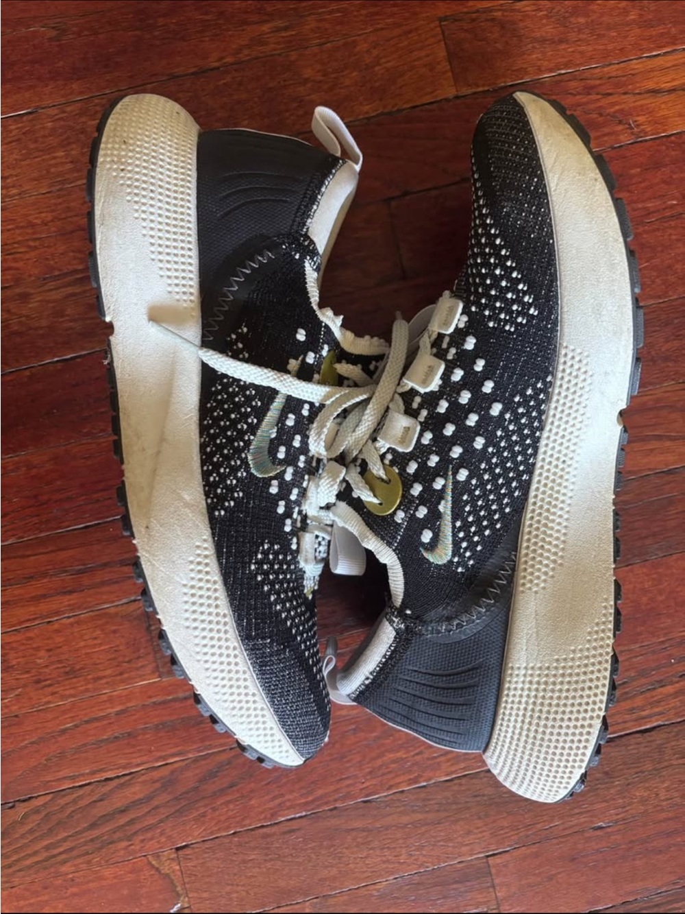 Nike Women’s Flyknit React Escape Run Black Metallic Vivid Gold Running Shoe 7.5